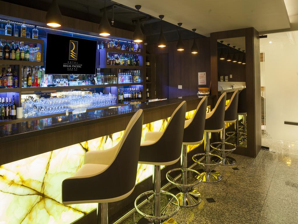 Hotel Regal Pacific Santiago Ngoại thất bức ảnh The bar at the Royal Palace Hotel